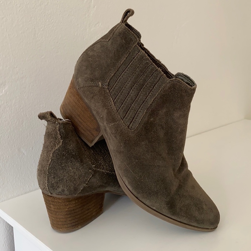 Croma Vintage Gray ankle booties